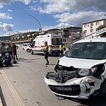 Körfez'de Hafif Ticari Araç İle Çarpışan Motosikletli Ağır Yaralandı