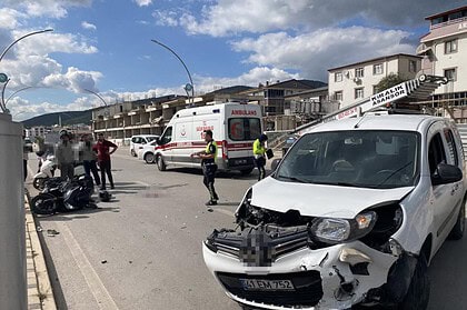 Körfez'de Hafif Ticari Araç İle Çarpışan Motosikletli Ağır Yaralandı