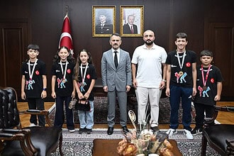 Muay Thai Türkiye Şampiyonası'nda Derece Yapan Gebzeli Sporculardan Vali İlhami Aktaş'a Ziyaret