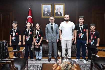 Muay Thai Türkiye Şampiyonası'nda Derece Yapan Gebzeli Sporculardan Vali İlhami Aktaş'a Ziyaret
