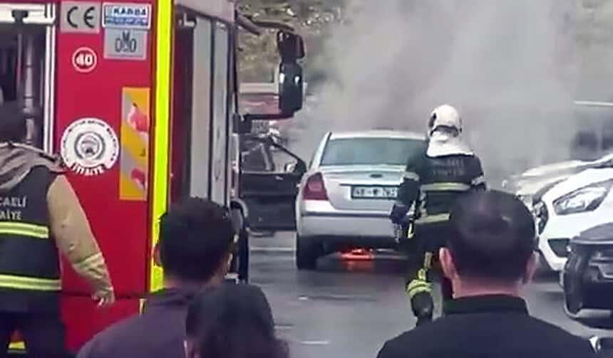 Kocaeli Şehir Hastanesi Otoparkında Otomobil Yangını