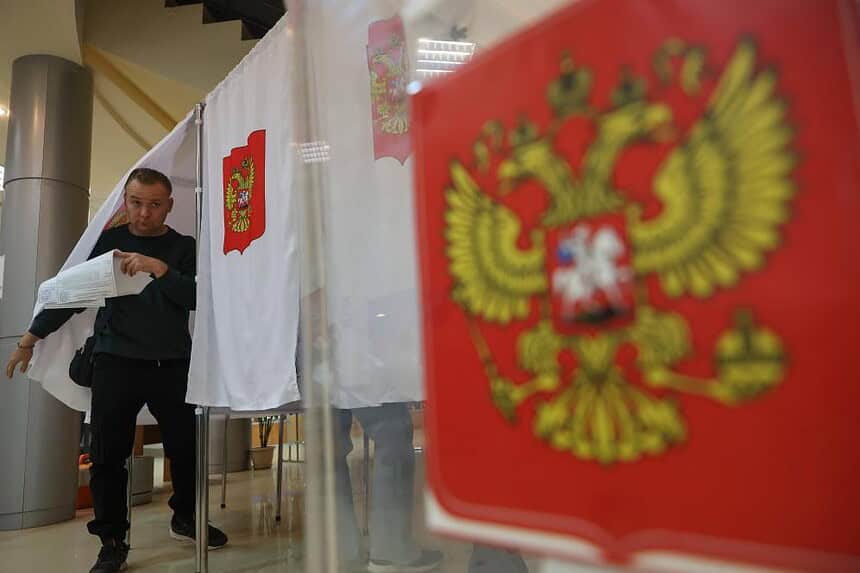 Rusya’daki Parlamento Sseçimlerini Putin’in Partisi Kazandı