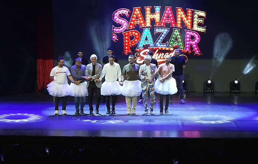 Efsane Program Sahneye Taşındı: Süheyl ve Behzat Uygur Çayırova’da Tiyatroseverlerle Buluştu!