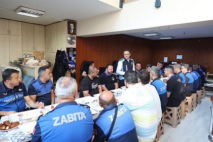 Derince Belediye Başkanı Sertif Gökçe Zabıta Personeliyle Kahvaltıda Buluştu!
