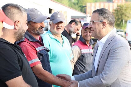 Derince Belediye Başkanı Sertif Gökçe Emekçilerle Buluştu: "Daha Güzel Bir Derince İçin Çalışıyoruz"