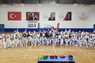 Gölcük Belediyespor’da Taekwondo Heyecanı: 250 Sporcu Kuşak Atladı!
