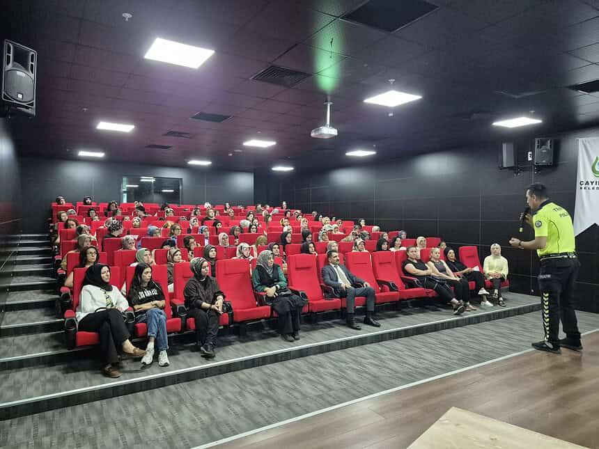 Kocaeli Emniyeti'nden Okul Servisi Rehber Personeline Trafik Güvenliği Eğitimi