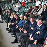 Turka Kocaeli Stadyumu'nda Anlamlı Buluşma! Zafer Coşkusunu Gazilerle Birlikte Yaşadılar