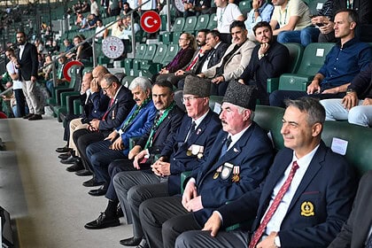 Turka Kocaeli Stadyumu'nda Anlamlı Buluşma! Zafer Coşkusunu Gazilerle Birlikte Yaşadılar