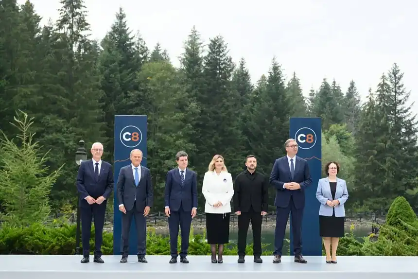 Ukrayna, Orta ve Doğu Avrupa ülkelerinin yer aldığı Karpatlar Sekizlisi grubunu kurdu