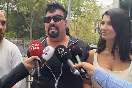 Ünlü Şarkıcı Kobra Murat Savcılığa Başvuracağını Açıkladı: "1 Milyon Dolar Vereceksin, Evini Keleşle Tararız Diyorlar"