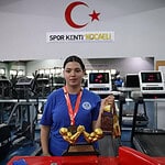 "Baba Bak Tek Kolla da Yapılıyormuş" Dedi, Avrupa Üçüncüsü Oldu!