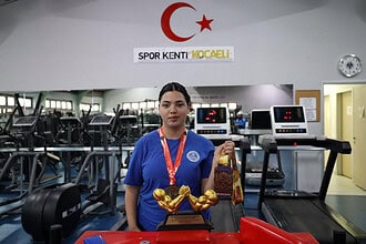"Baba Bak Tek Kolla da Yapılıyormuş" Dedi, Avrupa Üçüncüsü Oldu!