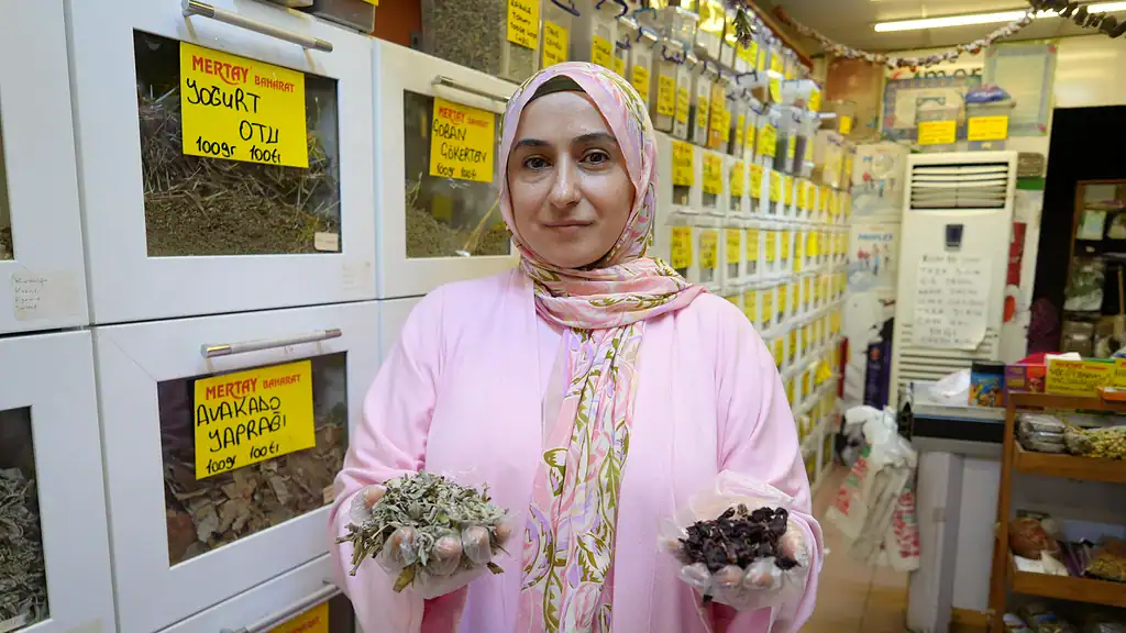 Aktarlarda Kış Mesaisi Başladı: Propolis Doğal Antibiyotik Diye Öneriliyor