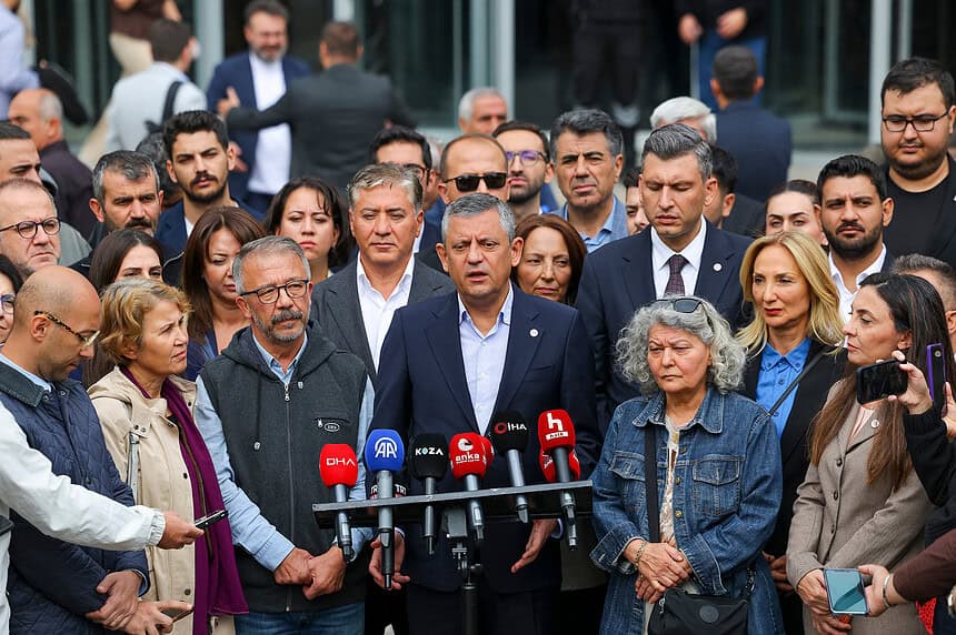 Özgür Özel Ankara Garı Saldırısı Davasını Takip Etti: "Bu İnsanlığa Karşı İşlenmiş Bir Suçtur"