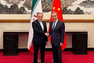 İran Dışişleri Bakanı Arakçi Pekin'de Çinli Mevkidaşı Wang Yi İle Görüştü!