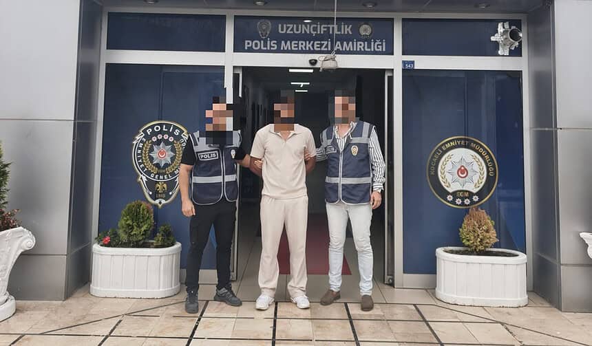 Kartepe’de Polis Baskını! 25 Yıl Kesinleşmiş Cezası Olan Firari Cinayet Hükümlüsü Yakalandı!