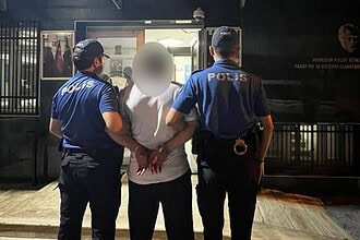 Kocaeli'de Emniyetten Eş Zamanlı Operasyon: 5 Yıl Hapis Cezası Bulunan M.T. Yakalandı!