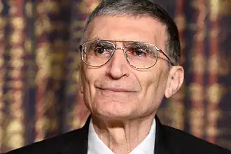 Aziz Sancar'a Azerbaycan'dan Şöhret Nişanı: Aliyev Kararnameyi İmzaladı