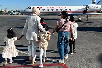 Bakan Göktaş Devlet Korumasındaki 7 Suriyeli Çocuğu Şam'da Ailelerine Kavuşturdu