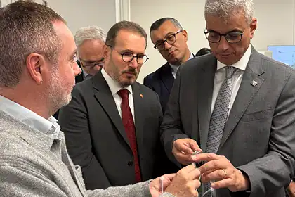 Bakan Memişoğlu ABD'de Türk Profesörün Kanser Şirketini İnceledi