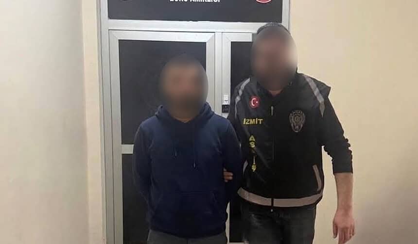 İzmit’te Bilişim Dolandırıcılığı Operasyonu: 4 Yıl Hapis Cezası Bulunan M.A.K. Yakalandı!