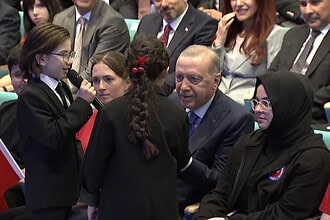 Cumhurbaşkanı Erdoğan, "Çayeli'nden Öteye" Türküsünü Söyledi!