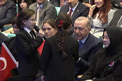 Cumhurbaşkanı Erdoğan, "Çayeli'nden Öteye" Türküsünü Söyledi!