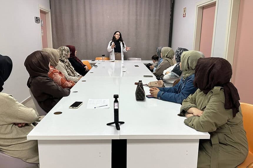 Çayırova Belediyesi'nden Velilere Rehberlik Desteği: Çocuk Kulüplerinde Eğitimler Başladı!