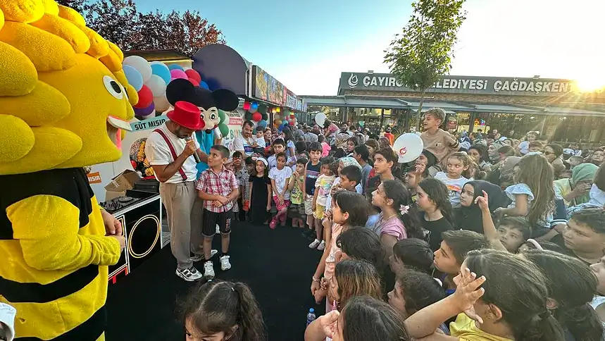 Çayırova'da Çocuklar Yaza Tahta Bacak Gösterisiyle Veda Etti