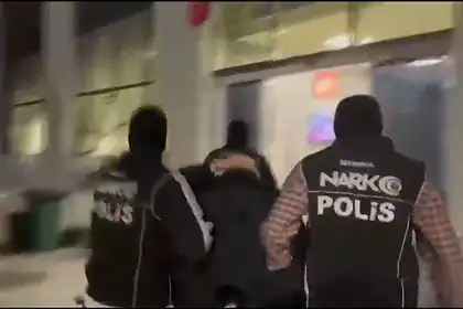 Cezayir'de 20 Yıl Hapisle Aranan Uyuşturucu Firarisi Türkiye'de Yakalandı