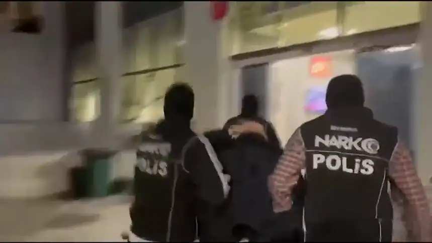 Cezayir'de 20 Yıl Hapisle Aranan Uyuşturucu Firarisi Türkiye'de Yakalandı