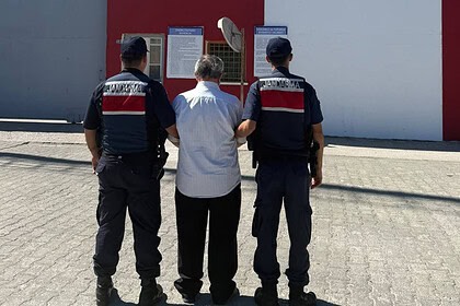Gölcük'te JASAT Operasyonu: 25 Yıl Hapis Cezası Bulunan Cinsel İstismar Hükümlüsü Yakalandı!