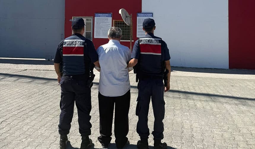 Gölcük'te JASAT Operasyonu: 25 Yıl Hapis Cezası Bulunan Cinsel İstismar Hükümlüsü Yakalandı!