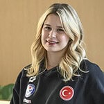 Kocaeli'de Avrupa Şampiyonluğu Coşkusu: Milli Yüzücü Defne Kurt Altın Madalya Kazandı!