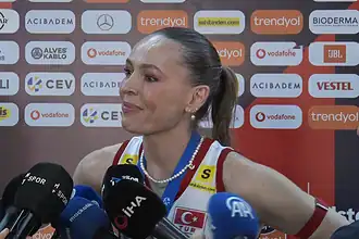 Eda Erdem: "Zaman Zaman Düşsek de Seyirci Bizi Oyuna Döndürdü"