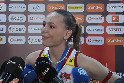 Eda Erdem: "Zaman Zaman Düşsek de Seyirci Bizi Oyuna Döndürdü"