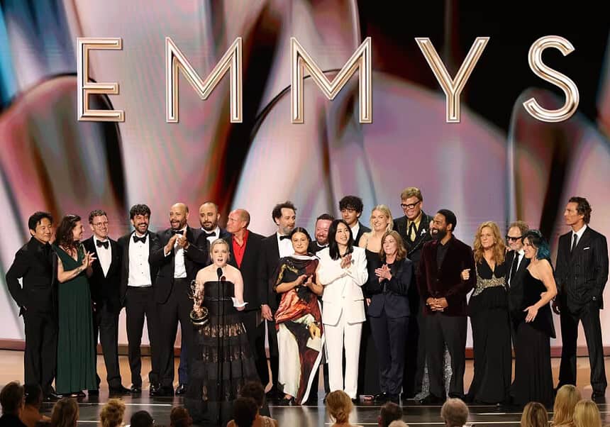 2026 Emmy Ödülleri Sahiplerini Buldu: Widow's Bay 14 Ödülle Gecenin Yıldızı Oldu!