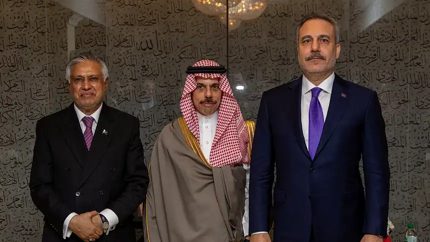 Fidan New York'ta Mekke Anlaşması İçin Suudi ve Pakistan'la Görüştü