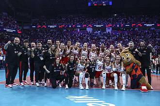 Sırbistan'a Set Vermeden Finale! Filenin Sultanları Tarih Yazmaya Devam Ediyor!