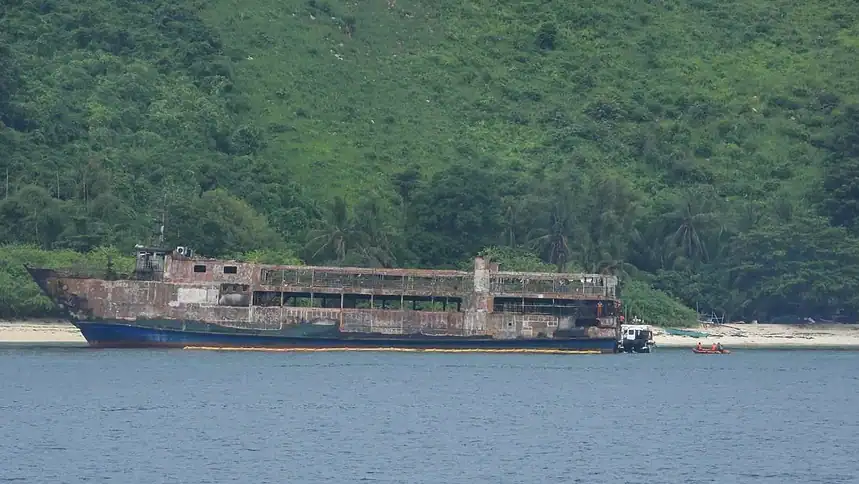Filipinler'de Feribot Yangınında Can Kaybı 35'e Yükseldi