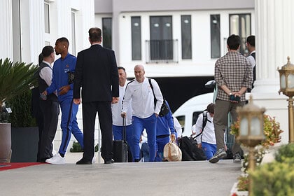 Zidane ve Fransa Kocaeli'de: Otel Önünde Futbolseverler Nöbet Tuttu!