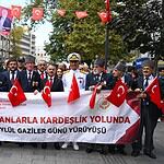 Kocaeli'de 19 Eylül Gaziler Günü Coşkusu: İzmit'te Protokol Ve Gaziler Omuz Omuza Yürüdü!