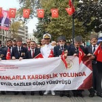 Kocaeli'de 19 Eylül Gaziler Günü Coşkusu: İzmit'te Protokol Ve Gaziler Omuz Omuza Yürüdü!
