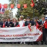 Kocaeli'de 19 Eylül Gaziler Günü Coşkusu: İzmit'te Protokol Ve Gaziler Omuz Omuza Yürüdü!