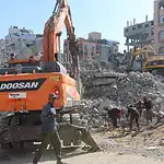 Gazze'de Çöken Binanın Enkazından 45 Kişi Sağ Çıkarıldı