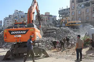 Gazze'de Çöken Binanın Enkazından 45 Kişi Sağ Çıkarıldı