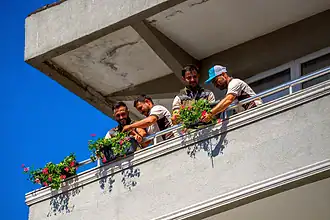 Gebze'de 128 Daireye Sardunya Ulaştı: Balkonlar Çiçek Açtı, Komşular Birleşti