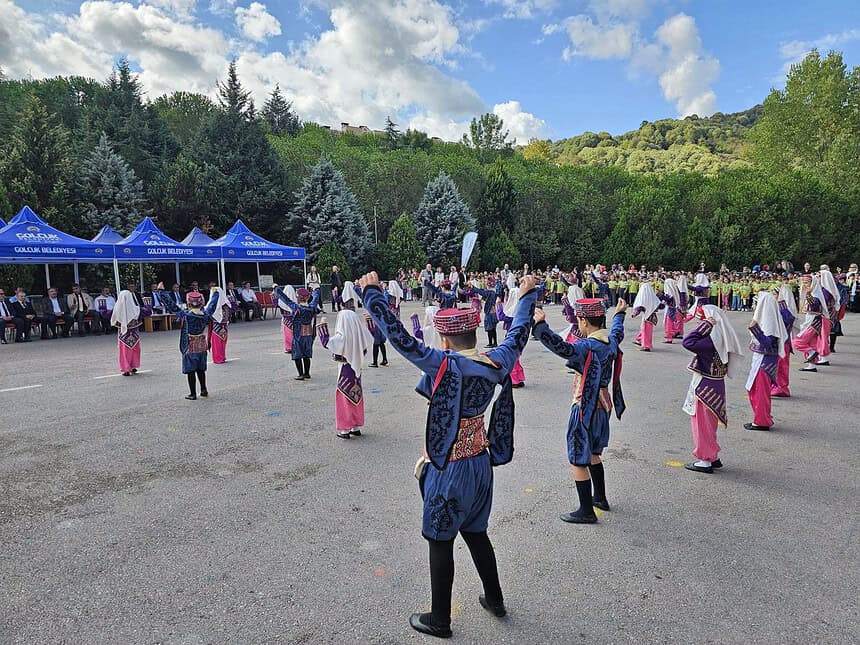 Gölcük Belediyesi'nden Ücretsiz Halk Oyunları Kursu: Kayıtlar 21 Eylül'de Başlıyor!