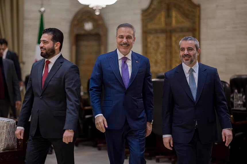 Fidan Şam'da Üçlü Zirvede: Suriye'yle İş Birliği Masada